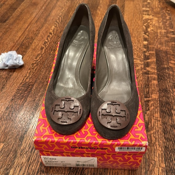 Tory Burch Sally wedge grey suede low heel - Picture 2 of 6